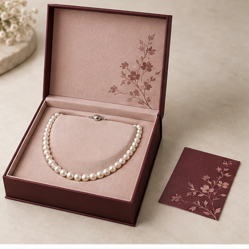 Pearl necklace presentation — Magnetic book box
