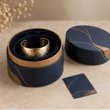 Custom cuff bracelet packaging — Shoulder-neck box — Packed presentation