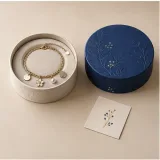 Charm bracelet round gift — Round lift-off box