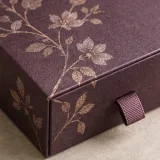 Custom shortbread gift packaging — Drawer box — Material & finish