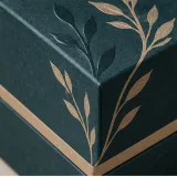 Custom boutique accessory packaging — Shoulder-neck box — Material & finish